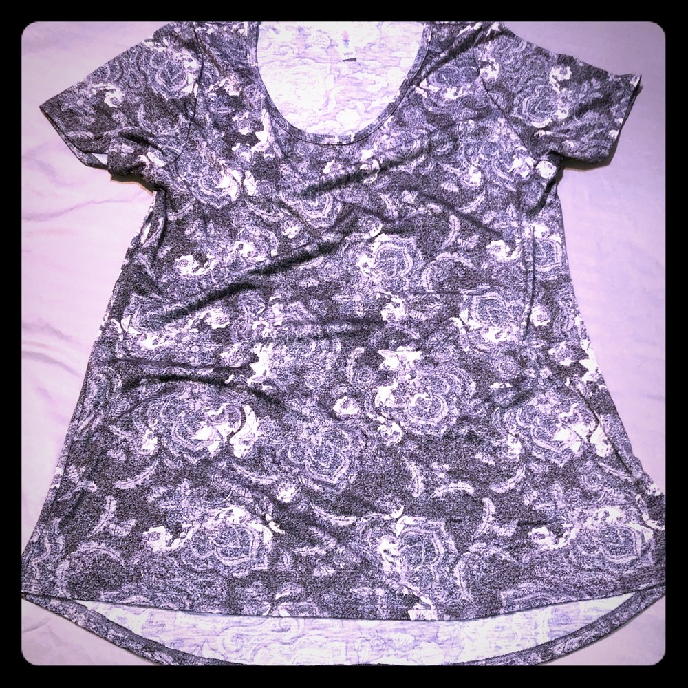 ⭐️ Lularoe Classic T